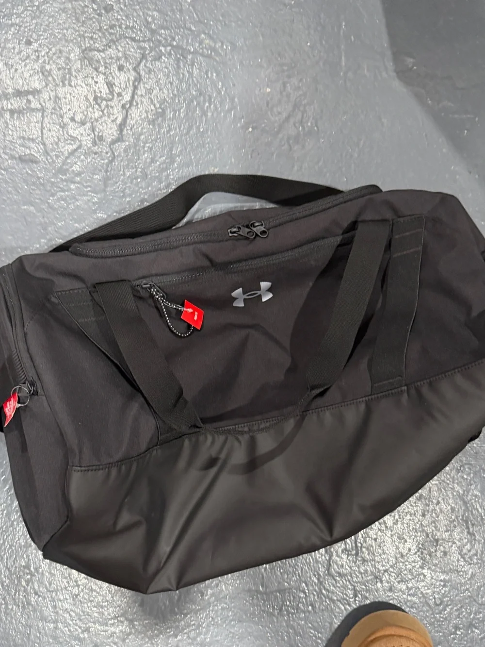 Under Armour Black Men’s Duffel Bag with Shoulder Straps